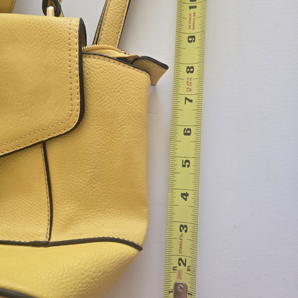 Yellow Leather Women's Bag Backpack. - Picture 4 of 9
